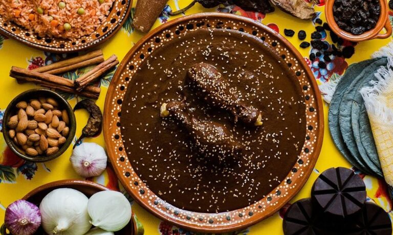 ¡Prepárate un mole y luego nos invitas! Aprende a preparar mole