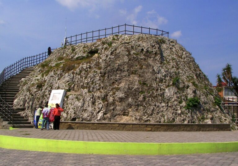 El Cuexcomate: «El volcán mas pequeño del mundo en plena ciudad»