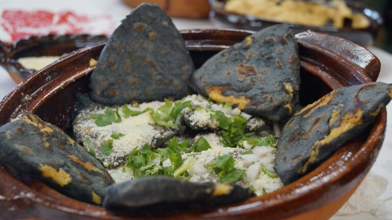 ¡A comer Puebla! Aprende a preparar Tlayoyos