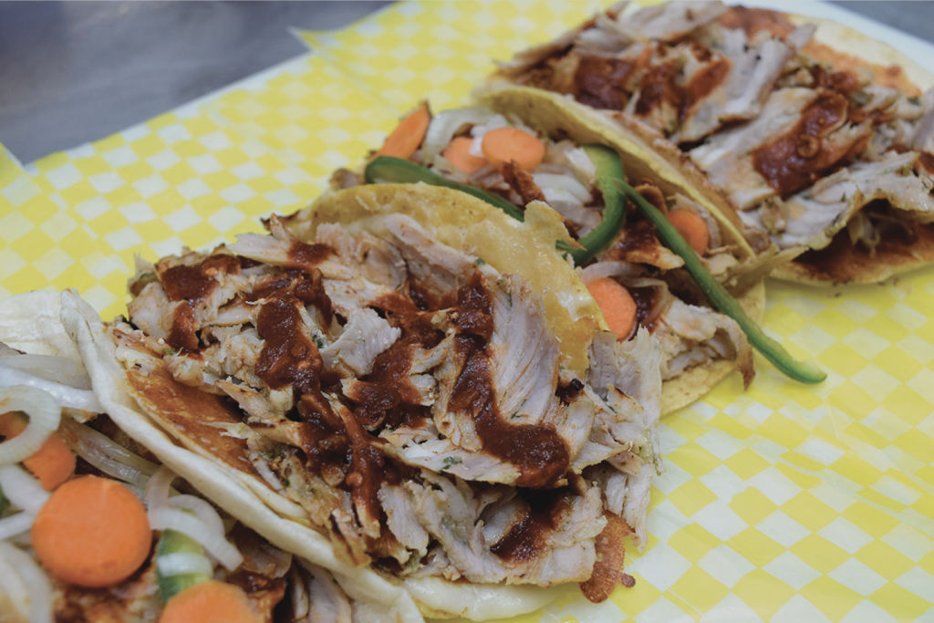 Aprende la receta para preparar salsa para tacos árabes