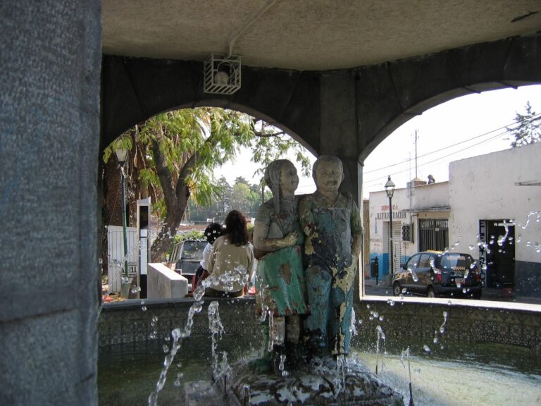 Leyendas de Puebla: La fuente de los muñecos.