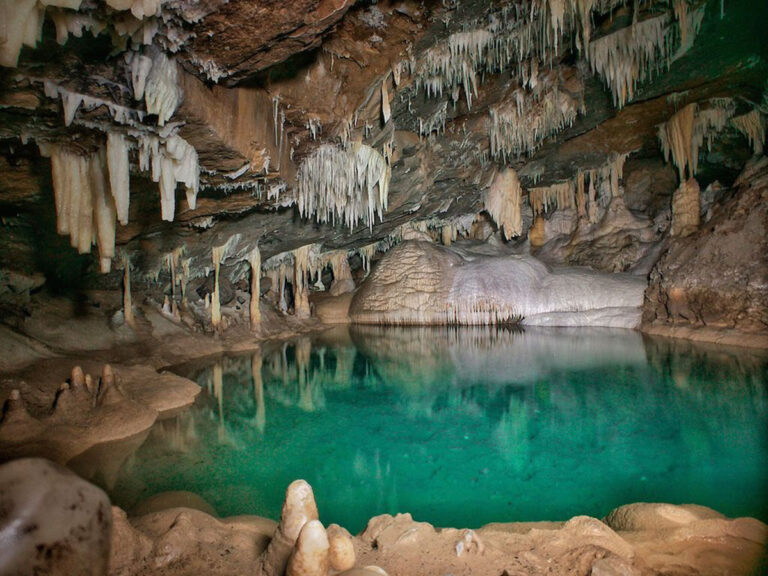 Maravillas del mundo subterráneo en Puebla: Grutas Karmidas