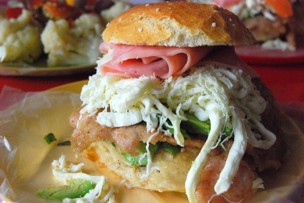 Descubre la sabrosa Anatomía de la Cemita de Puebla